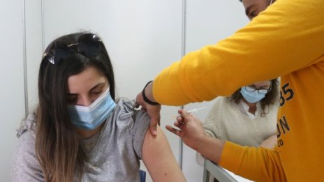 Първи в Европа: Кипър започна ваксинация по домовете