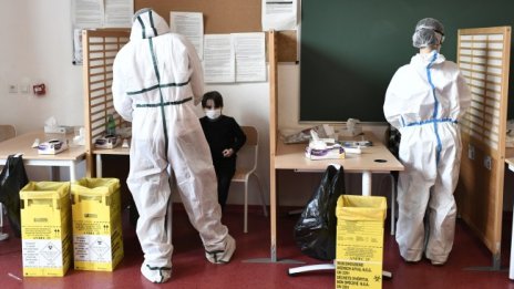 60% от новите случаи на COVID във Франция са с британския щам