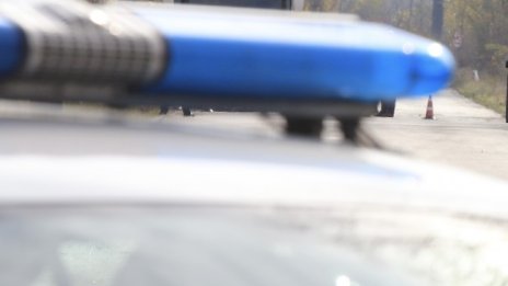 14-годишен подкара кола, заби се в стълб