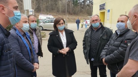 Нинова обеща ваксини от Русия и Китай, ако БСП спечели вота
