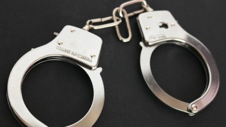 Мъж е задържан за смъртта на майка му