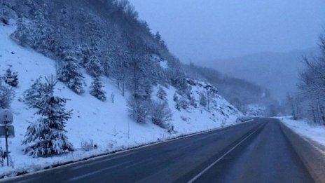 Жълт код за днес в 14 области, 783 машини борили снега през нощта