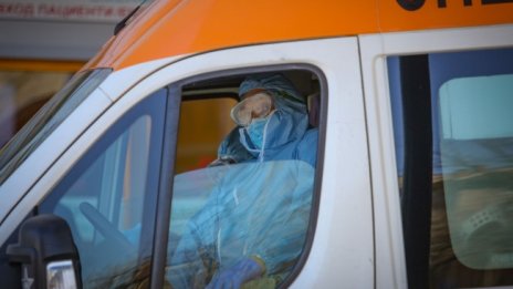 Мъже на 29 и 30 г. без болести са сред починалите от вируса 