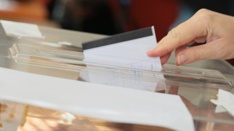 Избирателна секция в ковид отделение - при 10 желаещи
