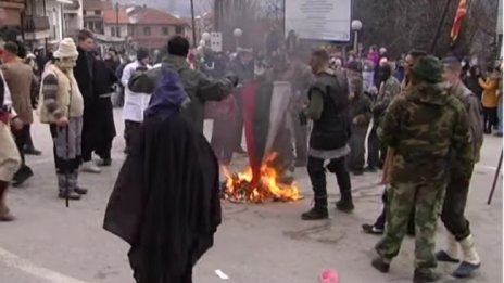 Солени глоби за запалилите българското знаме в Северна Македония