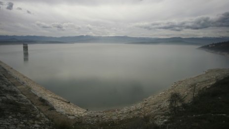 Откраднаха 174 000 лв. от фирма, развъждала риба в яз. "Огоста"