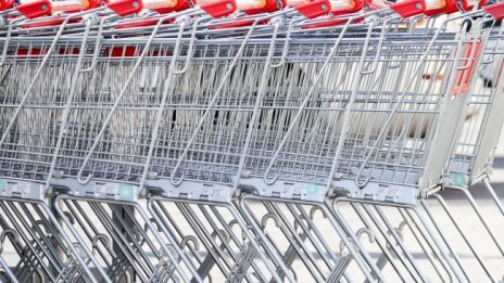 Задържаха перничанин, не взел количка в магазин и бил охраната