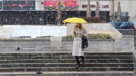 Облачно ще е и днес, слаб дъжд и температури до 9°С
