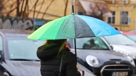 Дъждът и снегът започват да спират от запад 