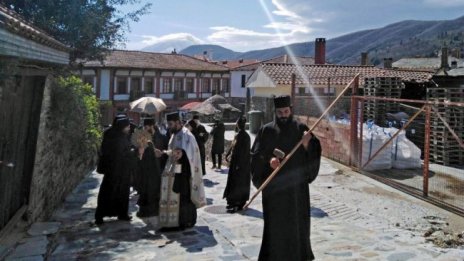 Монасите в Света гора започнаха да се ваксинират 