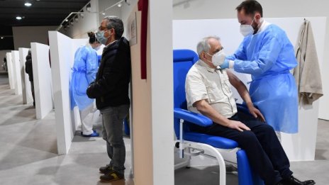 СЗО: Ваксинацията е гротеска, имунизират се богатите, а бедните?