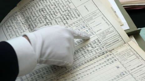 Демократична България е единствена без хора на ДС в листите си