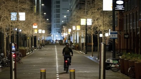 Нидерландия остава още 3 седмици в локдаун с вечерен час