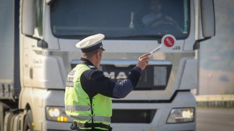 Пет коли се удариха на "Хемус", двама пострадаха 