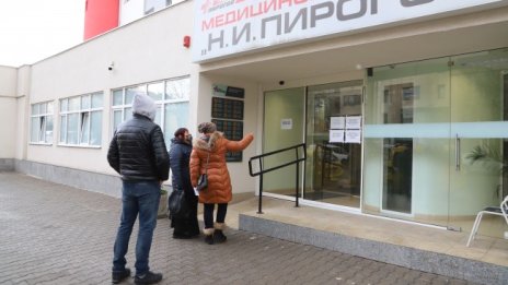 Ваксинацията продължава: Малки опашки, но и малко желаещи 