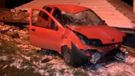 Две 18-годишни момчета са пострадали при катастрофата на покрива