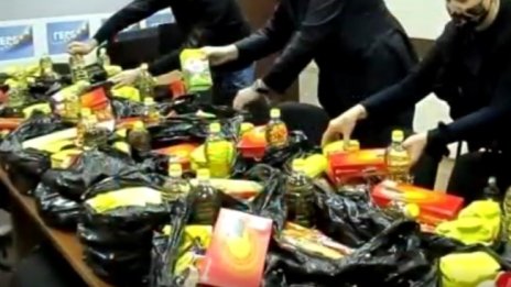 Фалшива новина или агитация са пакетите с храни, раздавани преди изборите?
