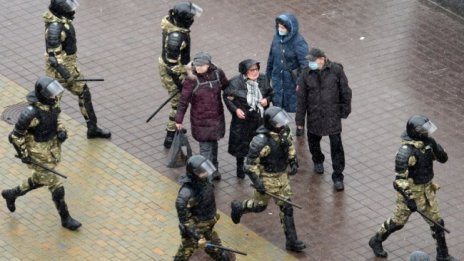 Нови протести в Беларус, задържани са над 170 души 