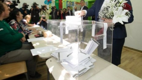 ГЕРБ води с близо 10% на БСП, избирателната активност -  решаваща 