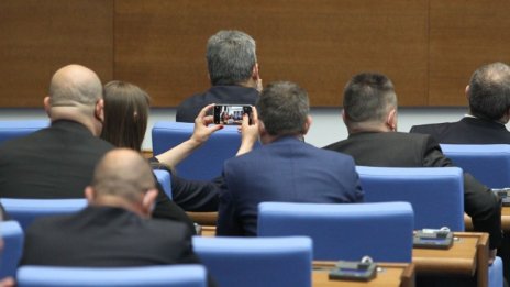 В наверечието на изборите ГЕРБ привлича избиратели извън десния център 