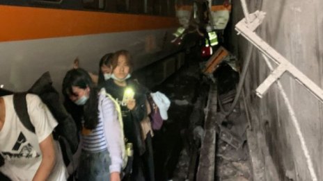 Над 50 са загиналите във влаковата катастрофа в Тайван