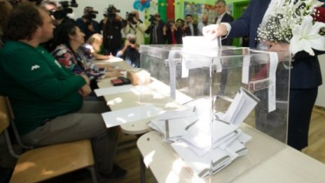 До урната в неделя с лодка – така е в село Лисиците 