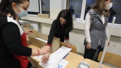 Изборният ден в Северна Македония протича нормално