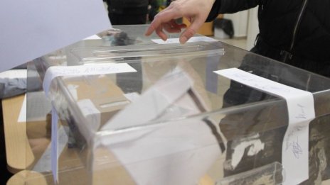 Българи чакаха напразно на опашка пред секция в Лондон