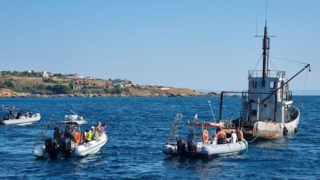 Румен Радев се гмурна при потапянето на кораба "Чавдар" край Созопол