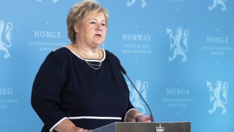 Глобиха премиерката на Норвегия, събрала 13 души на купон 