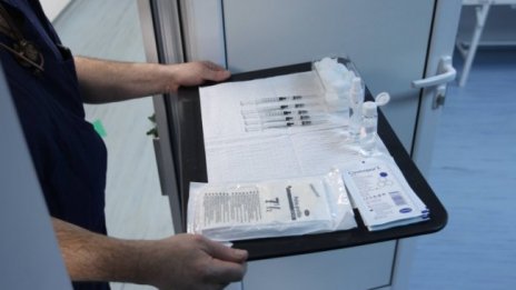 Медсестра почина от COVID-19, била ваксинирана с "Пфайзер" 