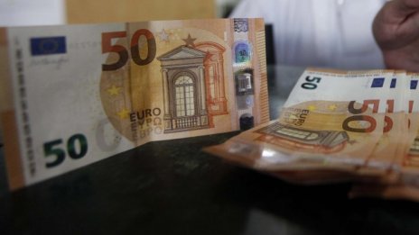 Домбровскис: Въпреки кризата може да въведете еврото през 2024 г.