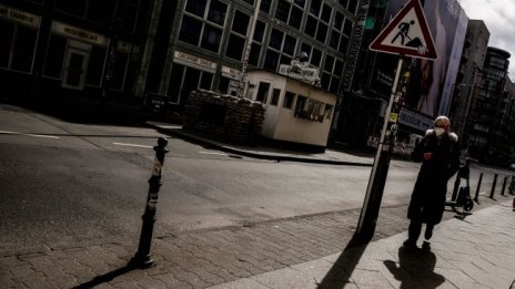 Сполучливо ли е решението да има вечерен час при борбата с пандемията?