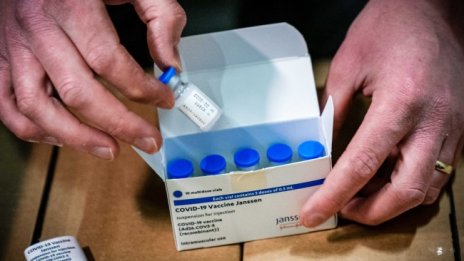 ЕМА свърза ваксината на "Джонсън" с редки случаи на тромбози