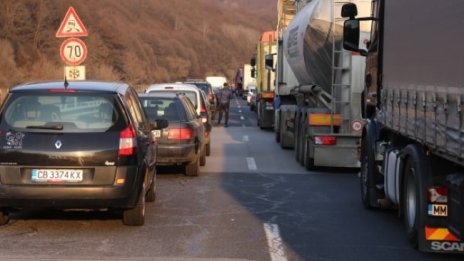 10 км задръстване на "Хемус" преди София