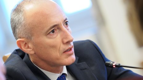 Вълчев разкри: Повечето учители в "Космос" не са педагози  