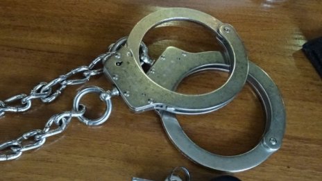Откриха 13 мигранти във фалшив инкасо автомобил край Китен