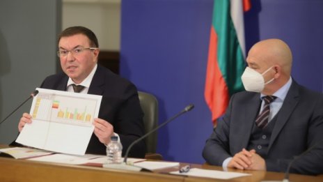 Колективният имунитет е възможен в края на юни, убеден е Ангелов