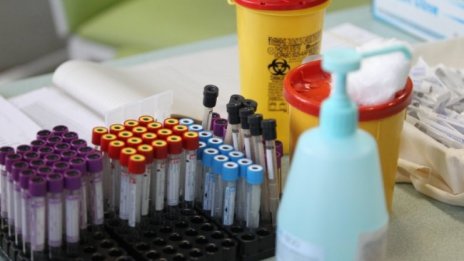 Искат разрешение за ваксината на "Пфайзер" за непълнолетни