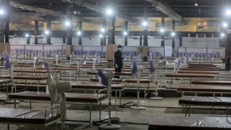 Над 380 хил. случая на вируса за денонощие в Индия