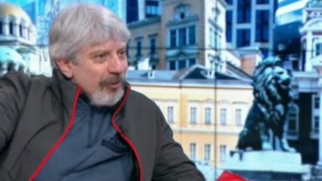 Математикът на НОЩ: Нов щам не налита, вълната отшумява