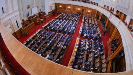 НС не било и цирк, защото там хората работели 