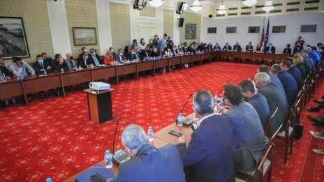 Нов свидетел в Комисията по ревизия: Рекетираха ни, палеха офиси!