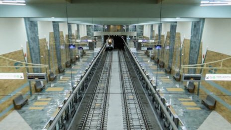 Ранени в метрото на летището, полиция е на място