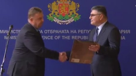 Кой с какви приоритети пое поста при предаване на властта?