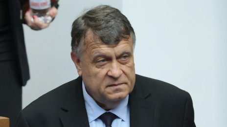 Министър Вълчев: Нека униформите са по-евтини, родителите се превърнаха в касичка