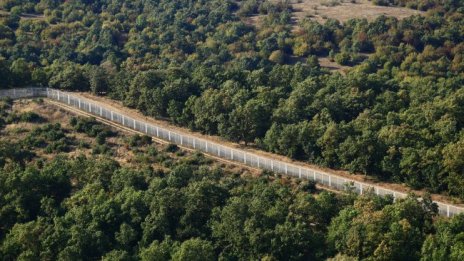 Медии: Нелегални мигранти влизат в Гърция през България