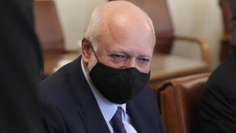 Заместниците на проф. Минеков стават трима 
