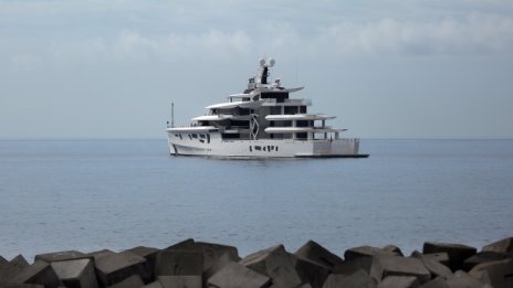 Тайният свят на супер яхтите: Джеф Безос си поръча 127-метров кораб 
