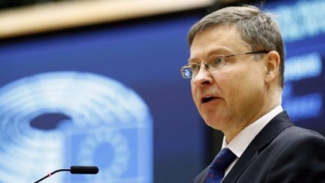 ЕК иска глобално да се увеличи производството на ваксини 
